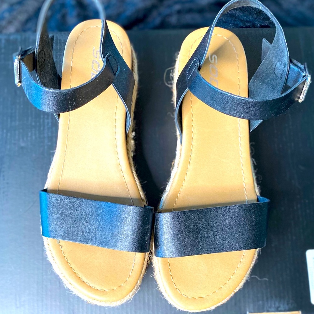 Sandals - Picture 2 of 4